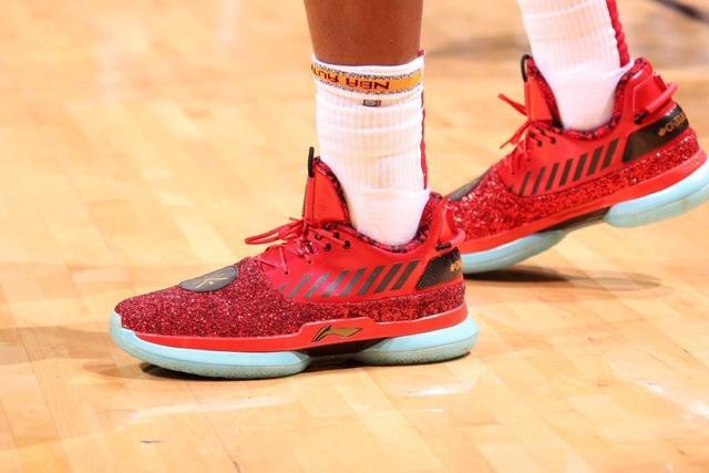 因凡蒂诺晒与印尼足协主席托希尔合照