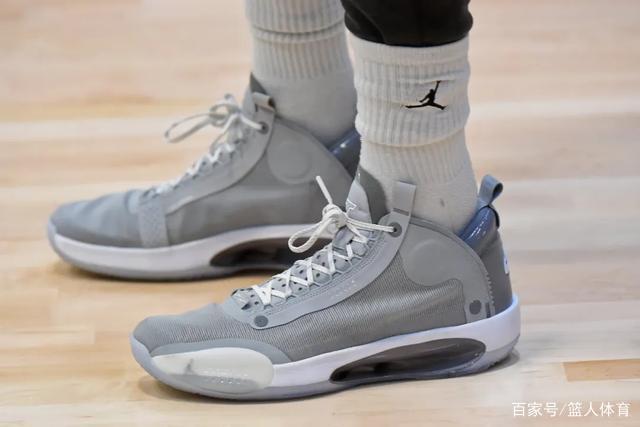 库里31分詹姆斯40+8+9 勇士力克湖人回西部第9